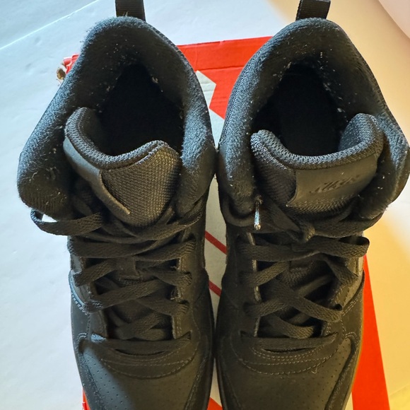 NIKE COURT BOROUGH MID TOP BLACK SIZE 6 YOUTH - Picture 5 of 7